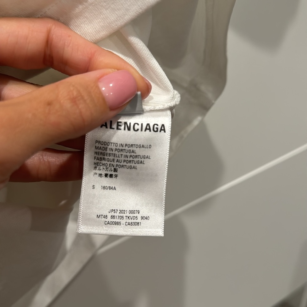 Balenciaga Blurred Logo T-Shirt with holes - Picture 6 of 6